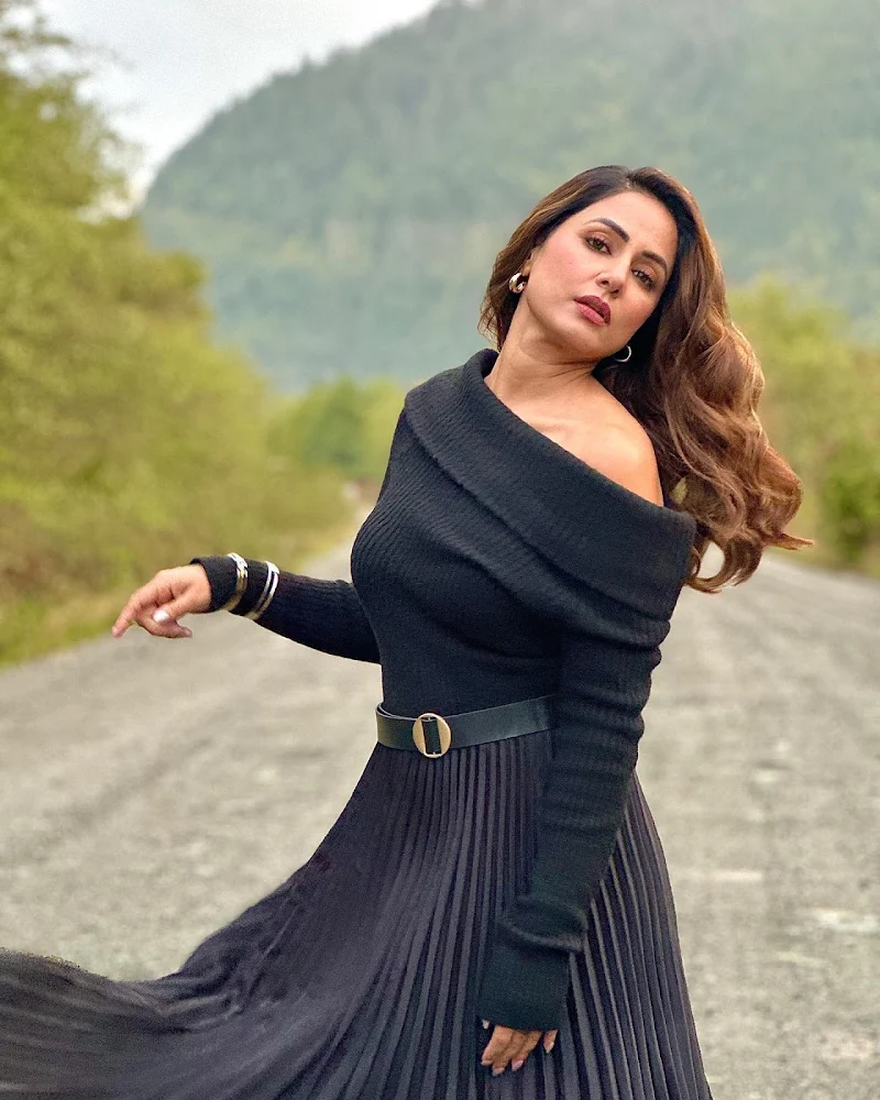 hina khan black dress hot actress