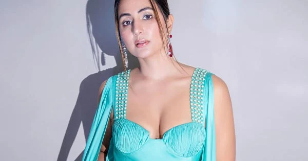 Hina Khan flaunts ample cleavage in this cyan color outfit – won the fans with her stunning hot looks.