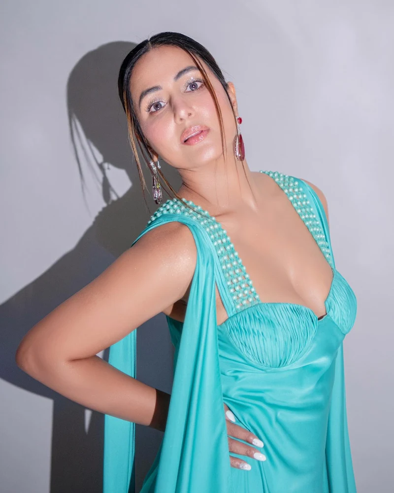 Hina Khan cleavage turquoise outfit hot tv actress