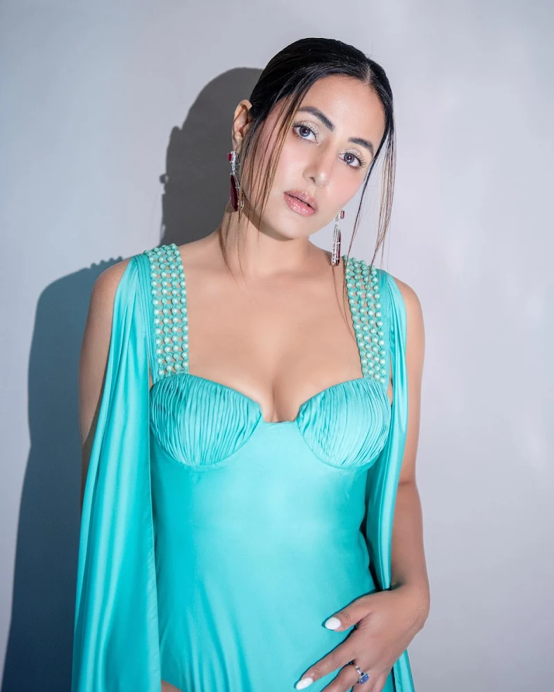 Hina Khan cleavage turquoise outfit hot tv actress