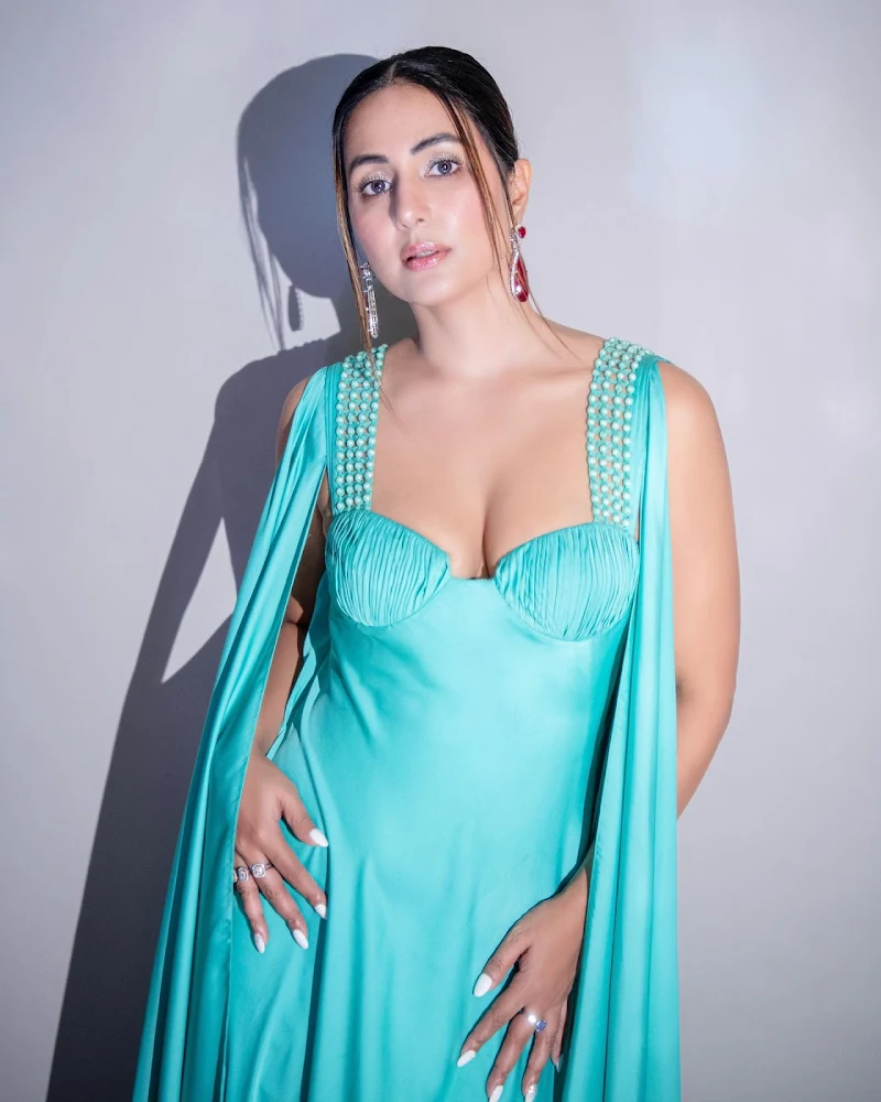 Hina Khan cleavage turquoise outfit hot tv actress