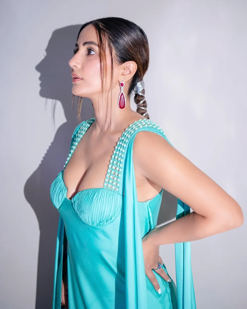 Hina Khan cleavage turquoise outfit hot tv actress