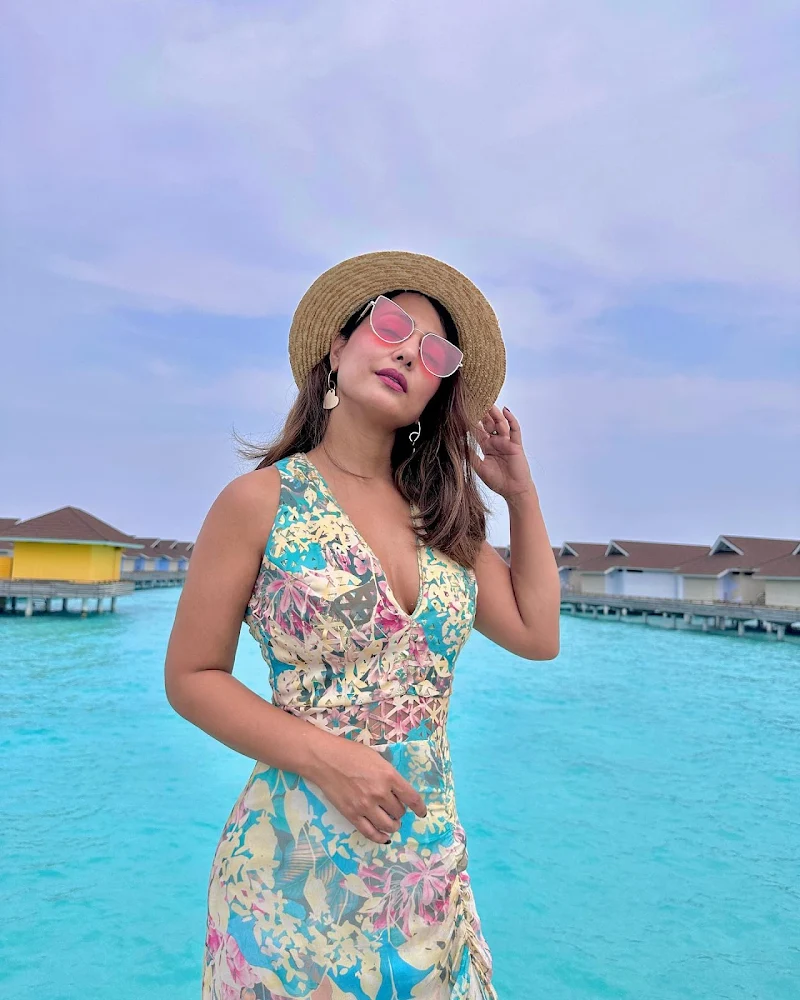 hina khan cleavage dress vacation pics