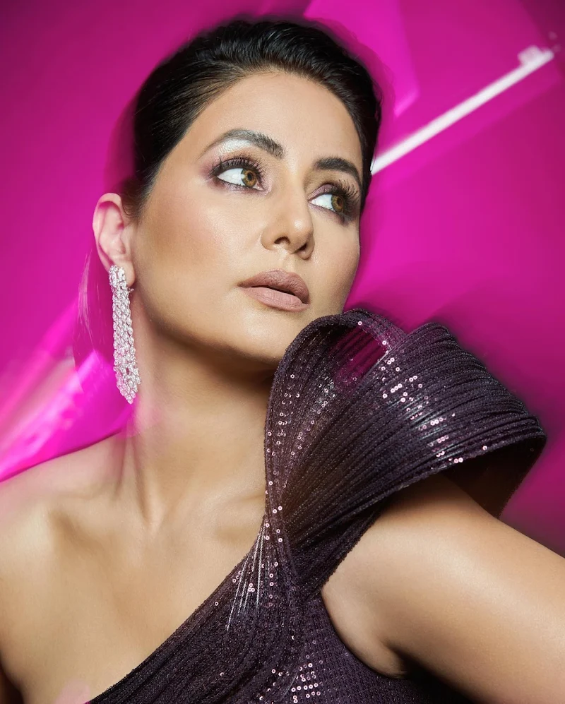 hina khan face close up