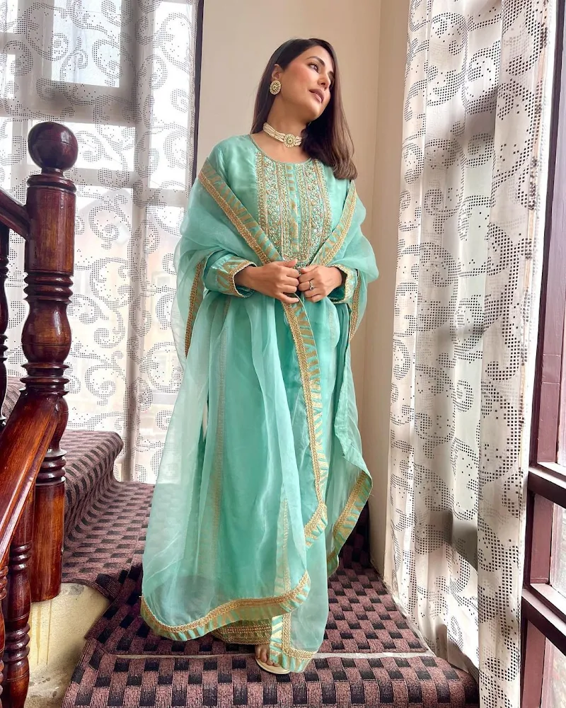 Hina Khan indian outfit beautiful face