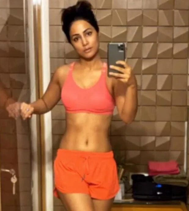 Hina Khan navel gym hot actress