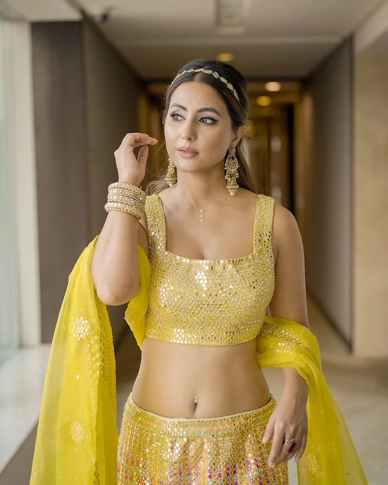 Hina Khan navel lehanga hot actress