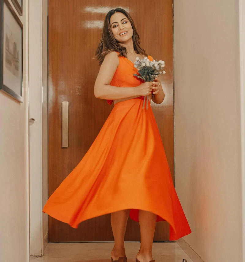 Hina Khan orange dress hot tv actress