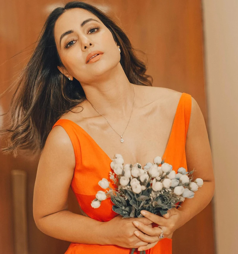 Hina Khan orange dress hot tv actress