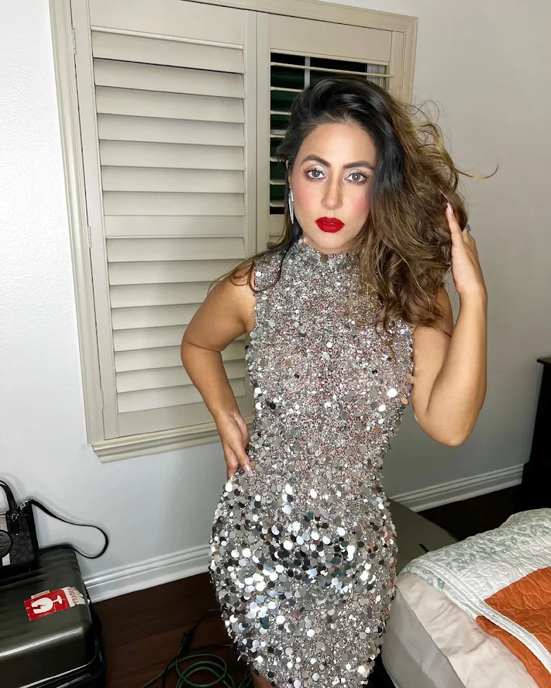 Hina Khan short dress sexy legs hot actress