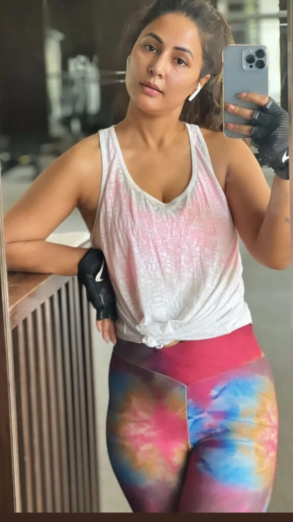 hina khan sweaty gym hot selfie photos