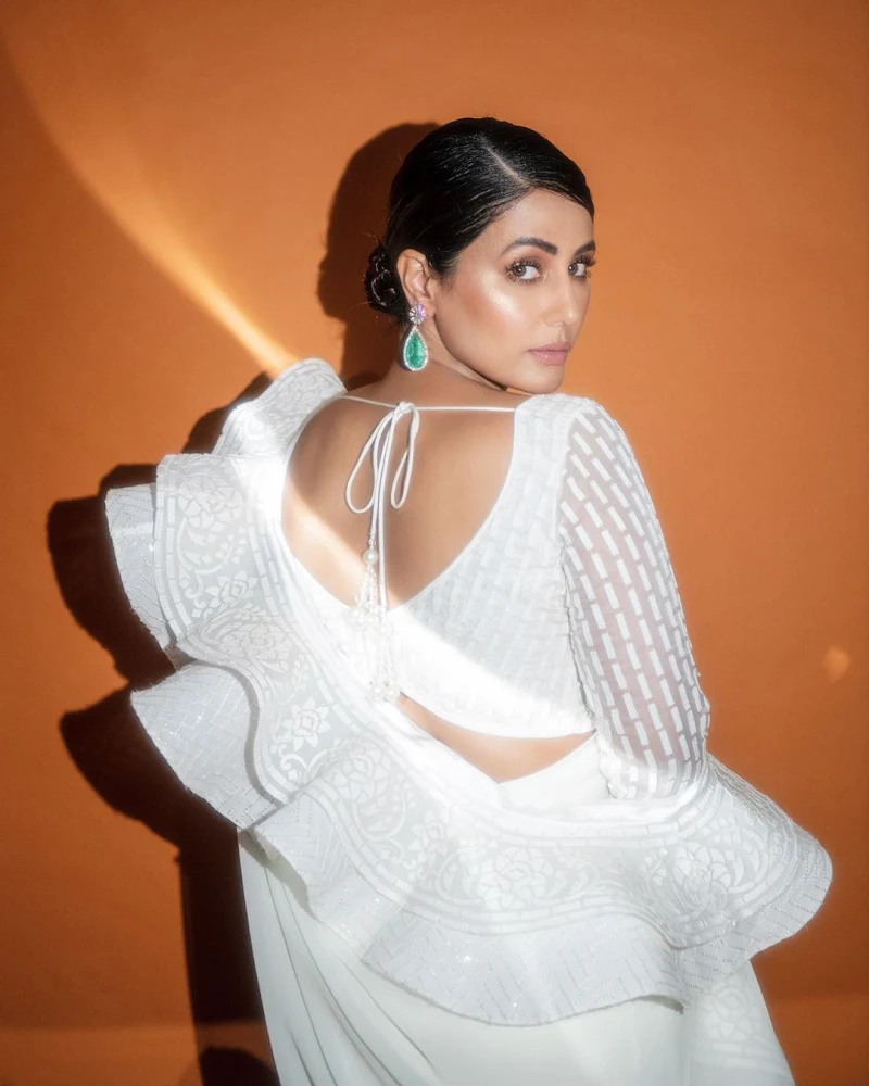 Hina Khan white saree hot stylish actress