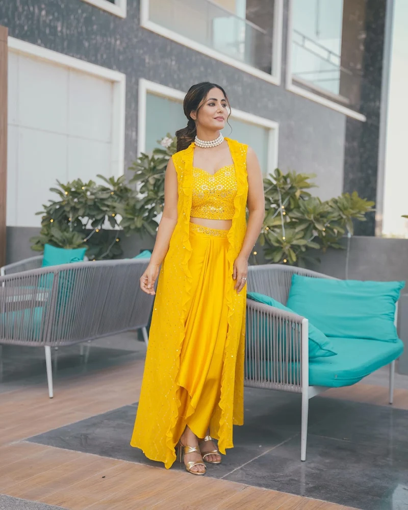 Hina Khan yellow outfit beautiful actress