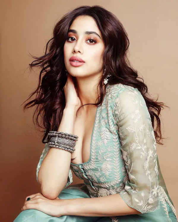 janhvi kapoor cleavage busty indian actress