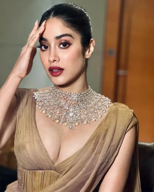 janhvi kapoor cleavage busty indian actress