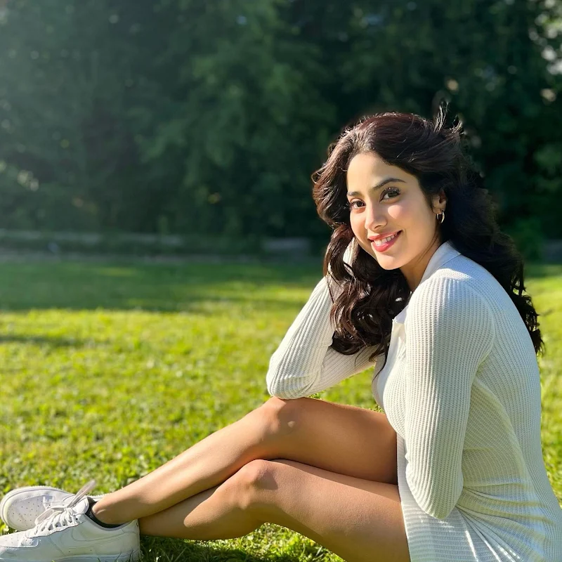 Janhvi Kapoor legs thighs curvy actress