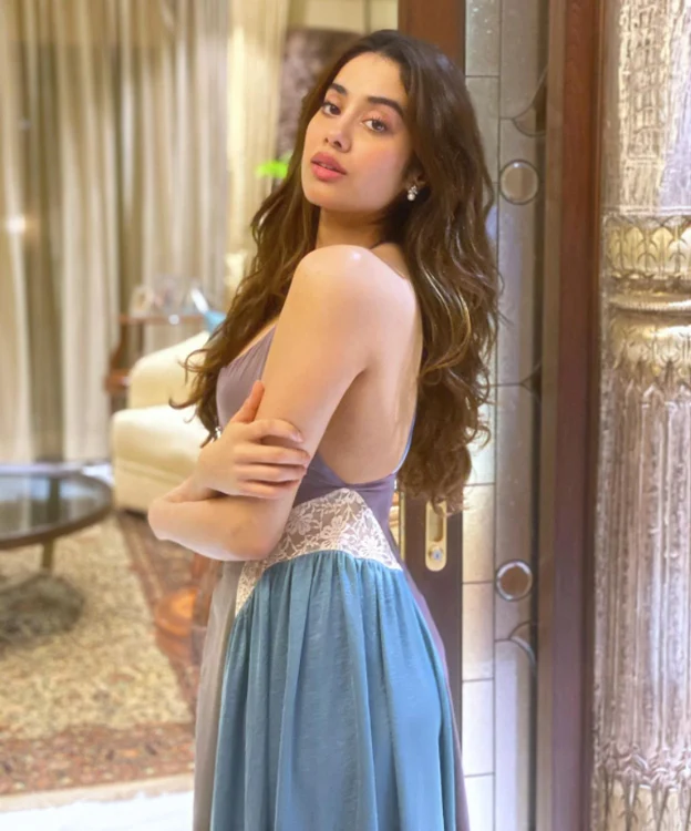 janhvi kapoor sexy back backless