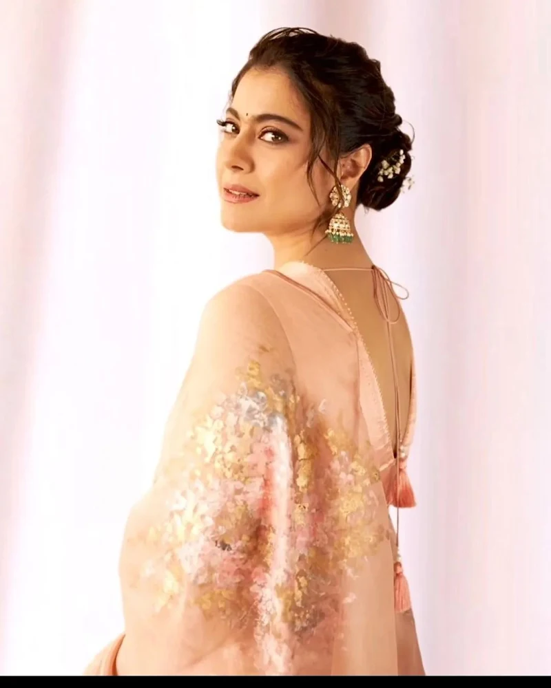 Kajol backless saree curvy bollywood actress