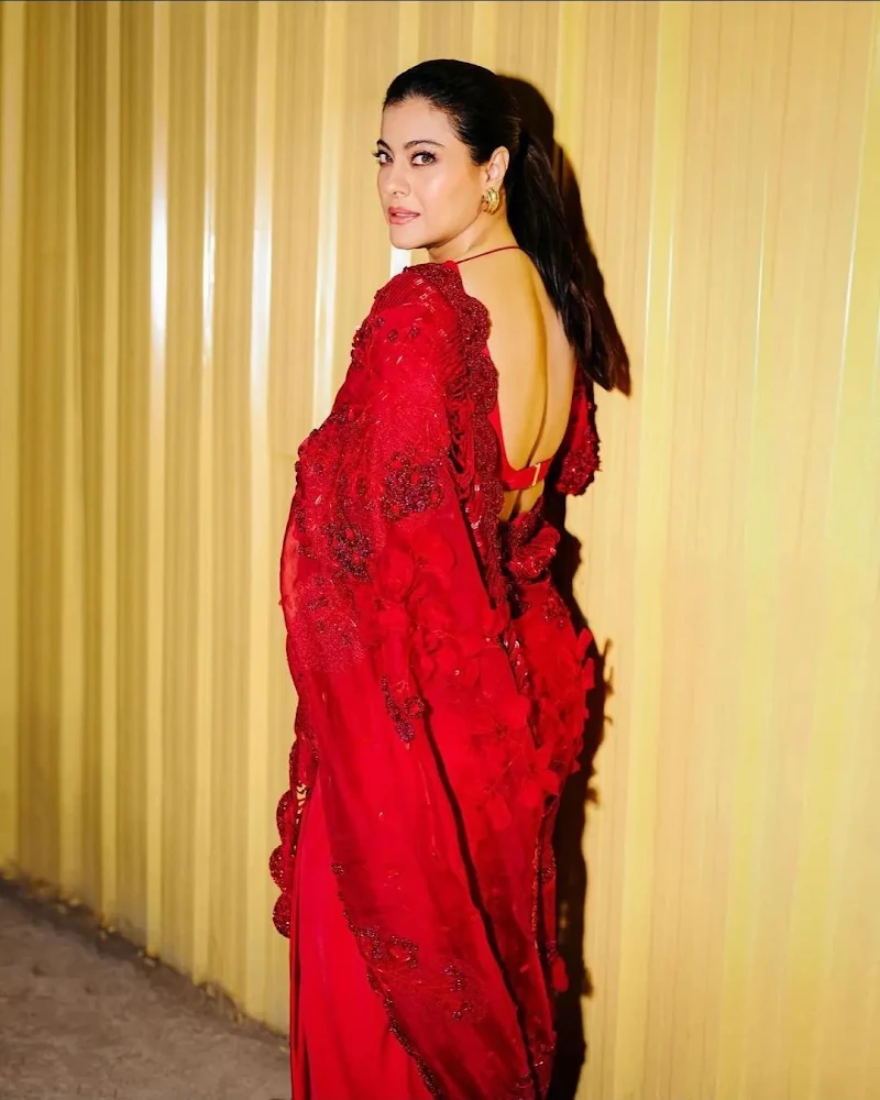 Kajol backless saree curvy bollywood actress