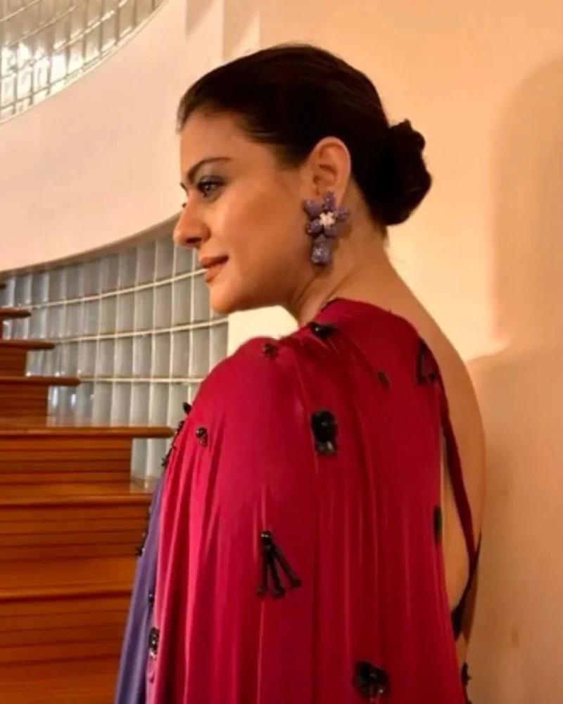 Kajol backless saree curvy bollywood actress