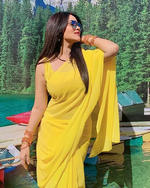 Kamna Pathak saree hot actress happu ki ultan paltan