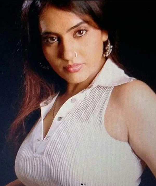 Kanchan Arora hot photos nuefliks actress