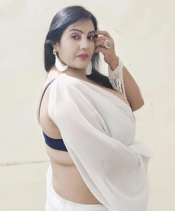 Kanchan Arora saree hot photos nuefliks actress