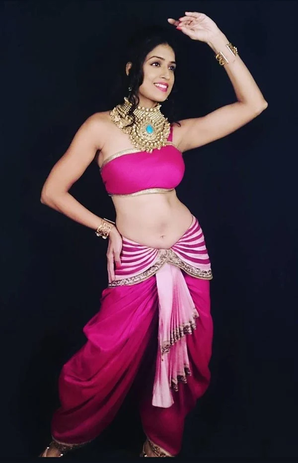 kanishka soni navel actress india alert madam professor