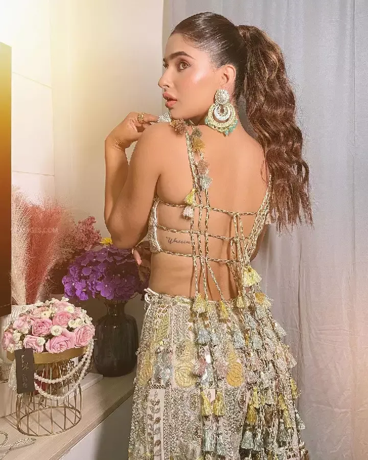 karishma sharma sexy back indian actress backless