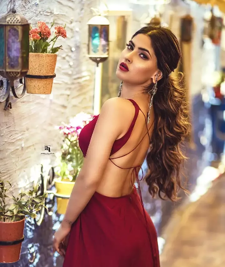 karishma sharma sexy back indian actress backless