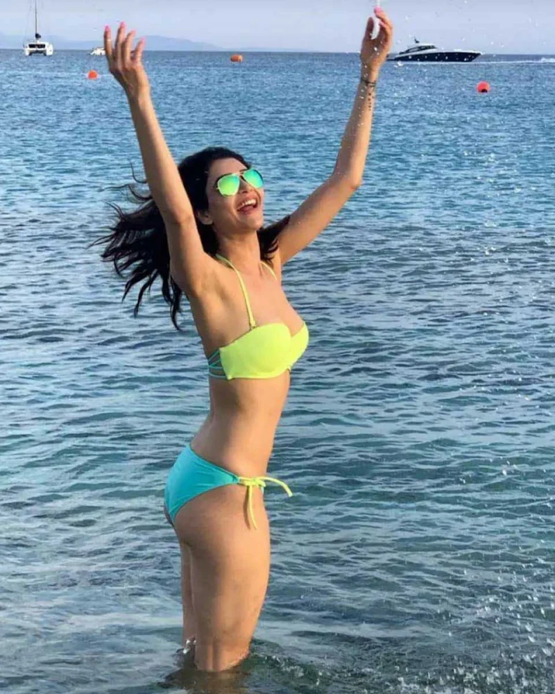 Karishma Tanna bikini hot actress