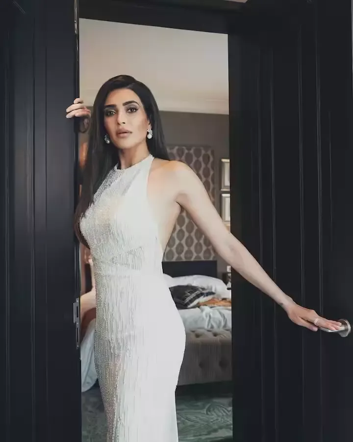 karishma tanna in bodycon dress sexy body naagin actress