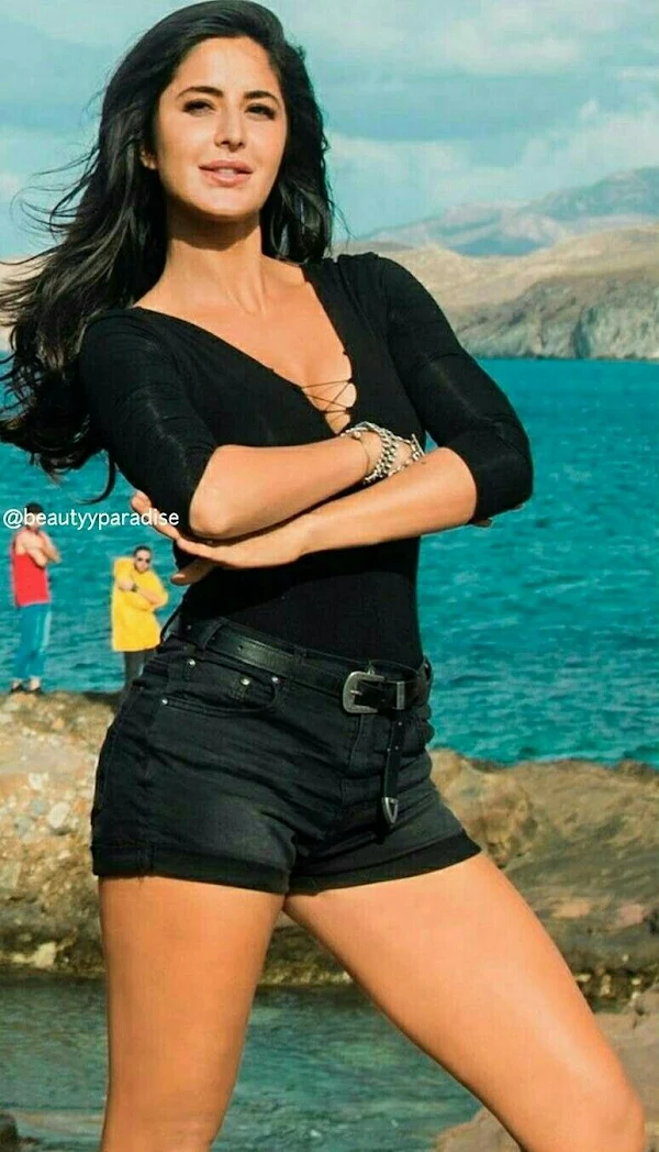 katrina kaif legs shorts