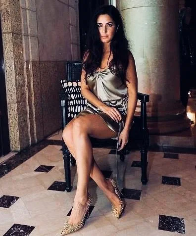 katrina kaif short dress sexy legs