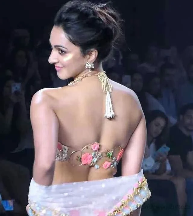 kiara advani backless hot bollywood actress