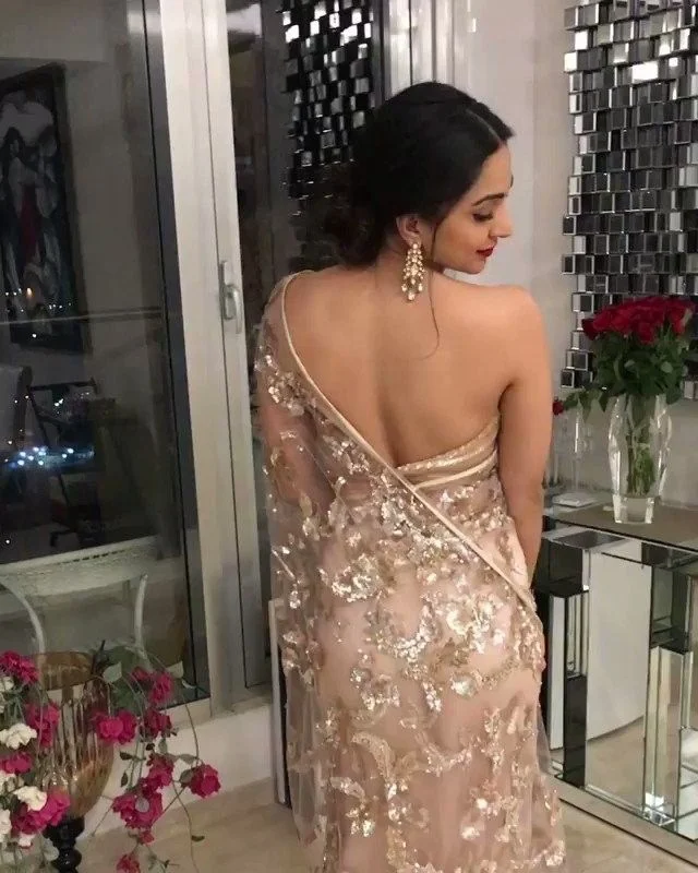 kiara advani saree backless hot bollywood actress