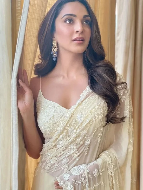 Kiara Advani tiny string blouse saree bollywood actress