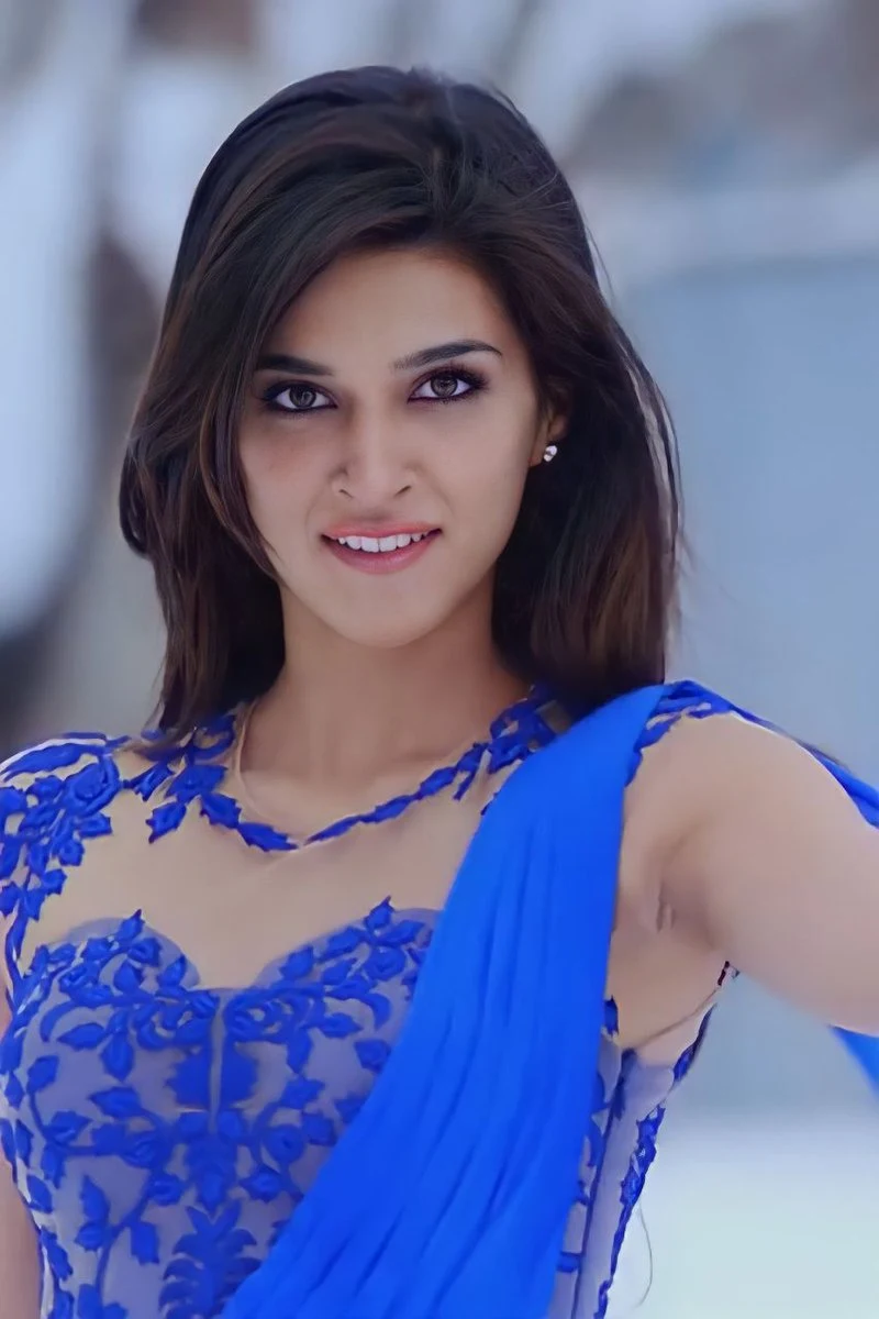 Kriti sanon blue saree