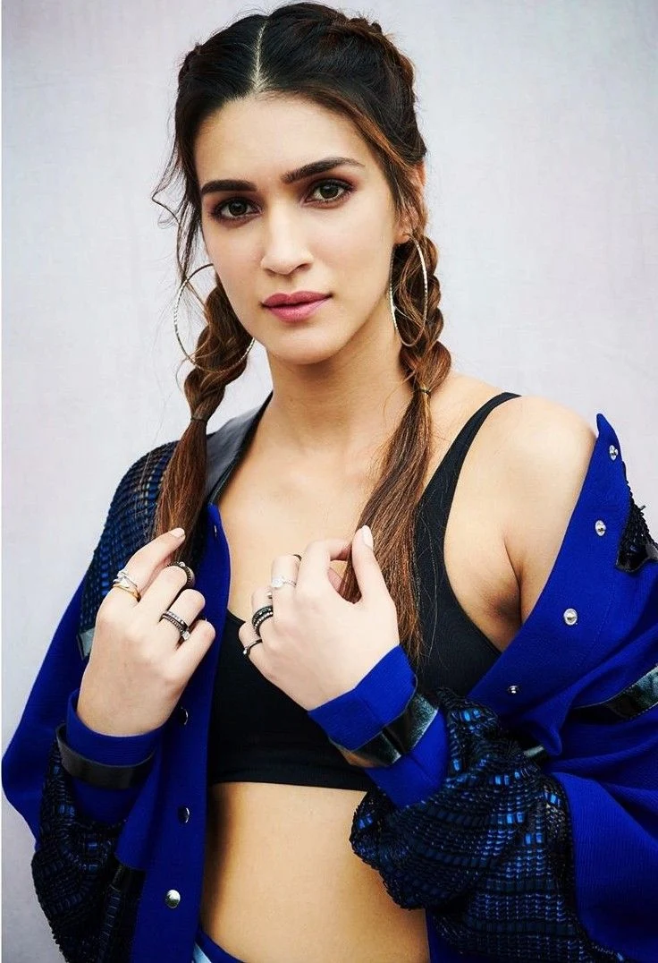 Kriti Sanon pigtail hairstyle bollywood actress