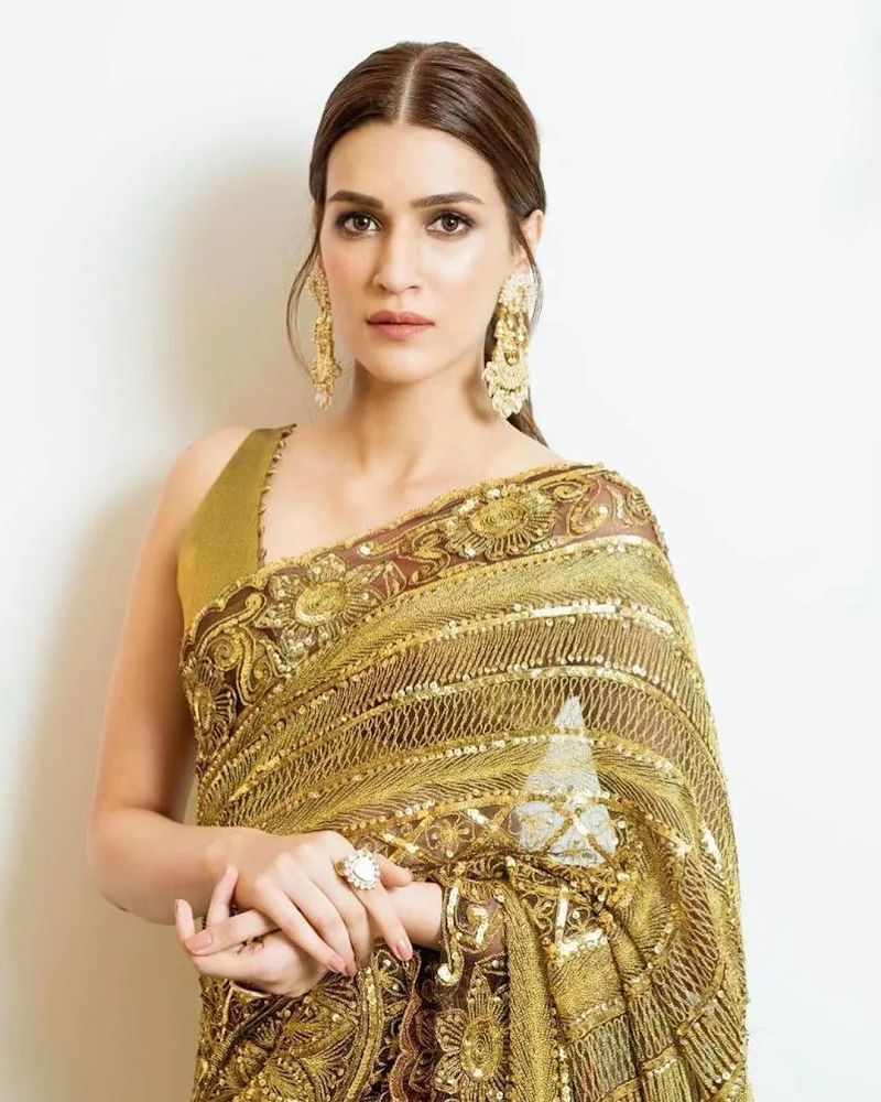 Kriti sanon saree hot bollywood actress