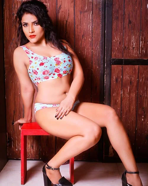 Mahi Kamla bikini hot indian tv actress