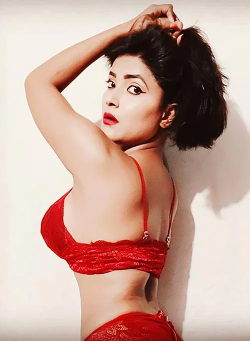 mahi kamla bikini ullu tv actress