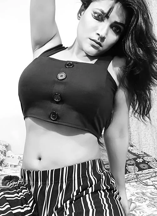 mahi kamla navel ullu tv actress