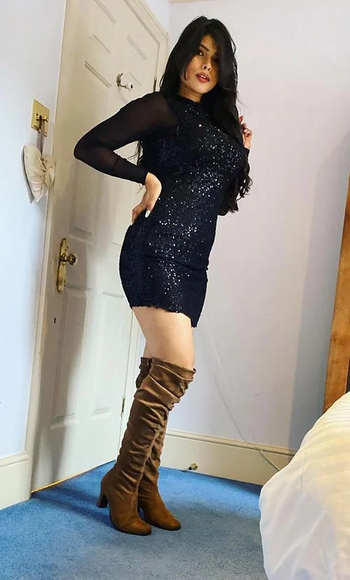 Mahima Gupta short dress hot photos gandii baat actress