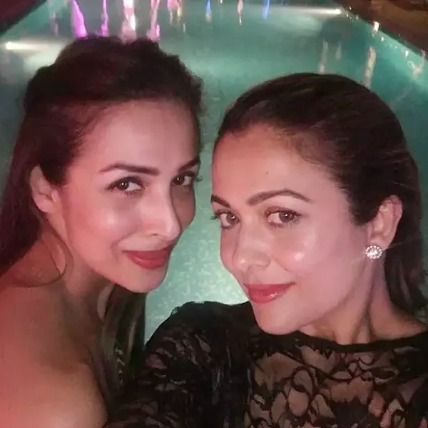 malaika amrita arora bollywood sisters selfie