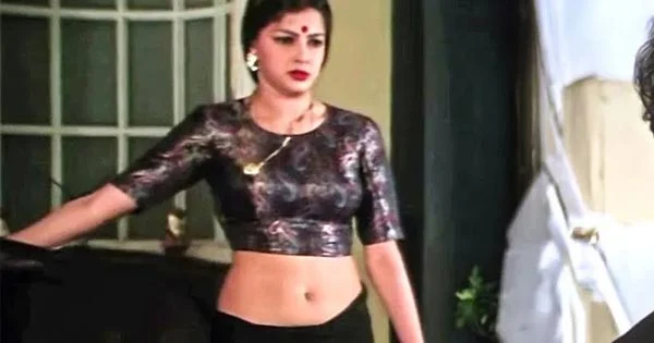 Mamta Kulkarni strips her saree – hot scene video.