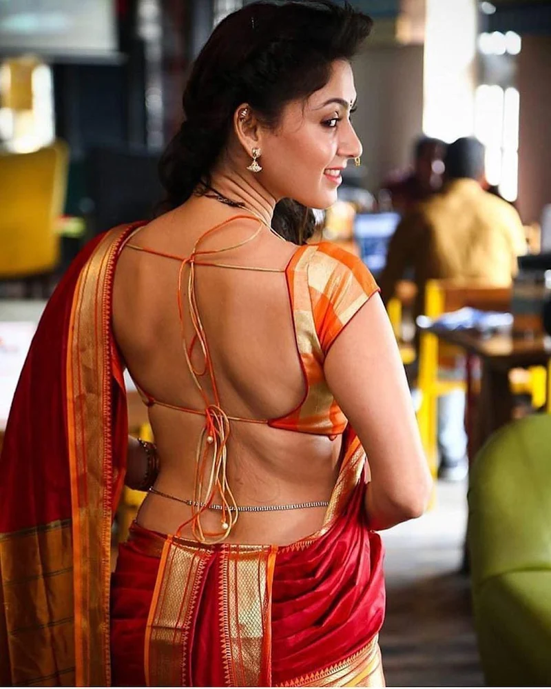 Manjari Fadnnis backless saree hot bollywood actress