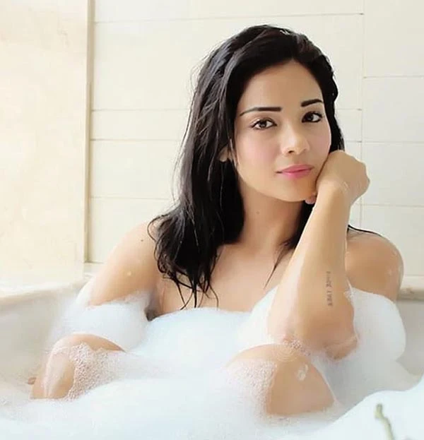 Megha Gupta naked bathtub tv actress photoshoot