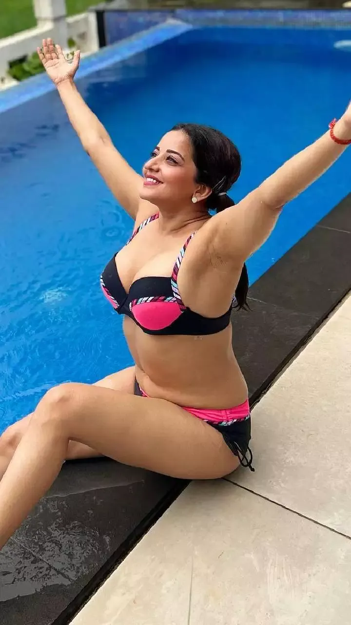 monalisa bikini indian tv vamp actress