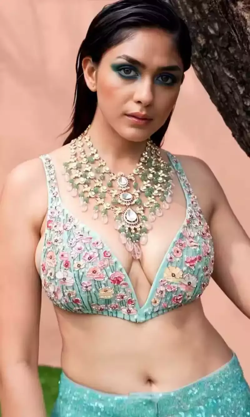 mrunal thakur cleavage navel hot indian actress copy